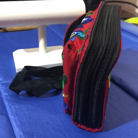 Oaxaca Wallet. Red with blue embroidered flowers. - Picture 6 of 7